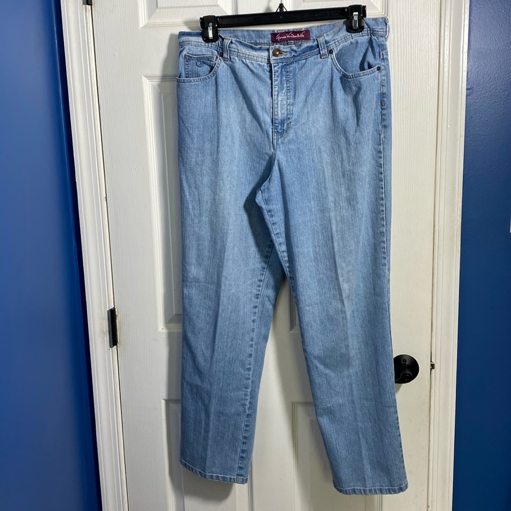 Gloria Vanderbilt Jeans, Light Wash, Size 16